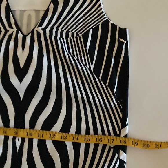 Joe Fresh Size 2 black & white sleeveless dress, side zip V neck 2 side pockets - Picture 10 of 12